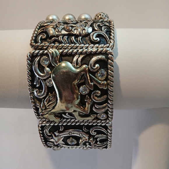 Horse Horseshoe Boot Silvertone Faux Silver Grey Designs Beads 4 Strands Stretch - Picture 5 of 7